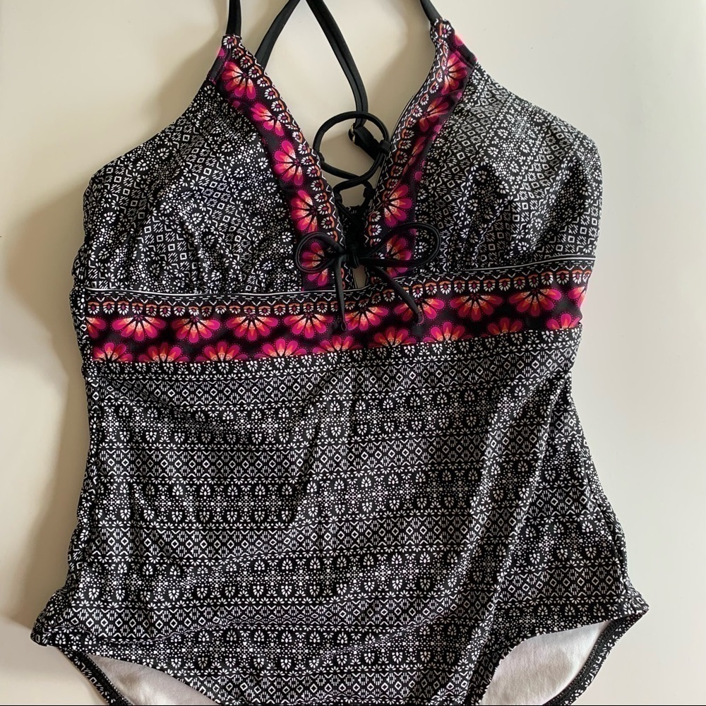 Kona Sol Patterned One Piece Swimsuit Size Medium